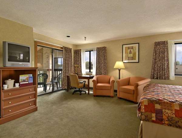 Suite - Baymont Inn & Suites Tuscola - I-57, Exit 212