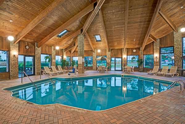 Pool - Baymont Inn & Suites Jeffersonville