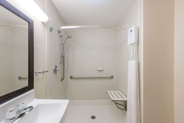  - Baymont Inn & Suites Metropolis
