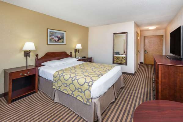  - Baymont Inn & Suites Metropolis