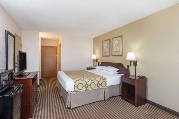  - Baymont Inn & Suites Metropolis