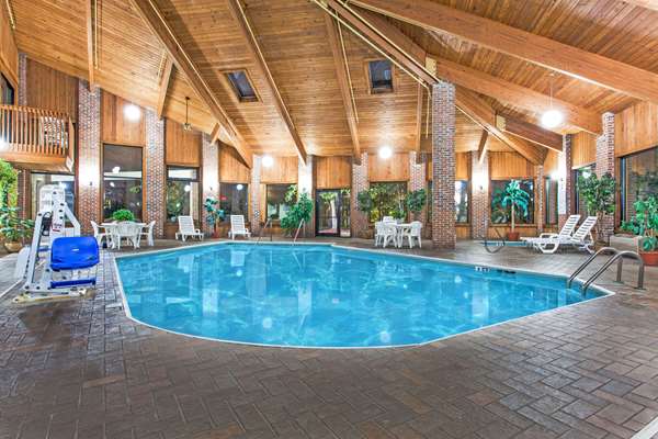 Pool - Baymont Inn & Suites Smyrna