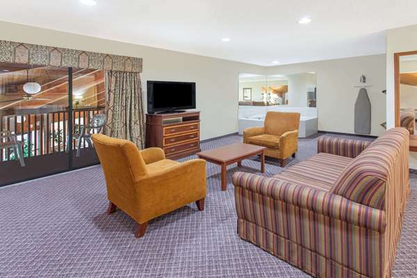 Suite - Baymont Inn & Suites Smyrna