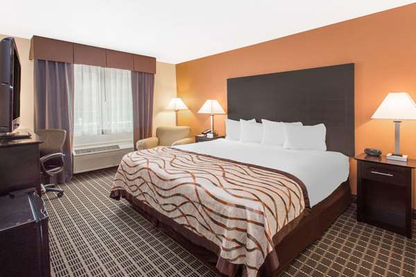  - Baymont Inn & Suites Muskegon