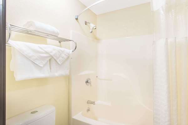  - Baymont Inn & Suites Muskegon