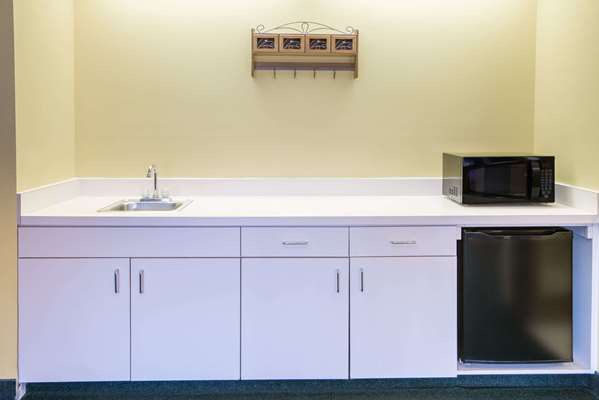 Suite - Days Inn Wooster