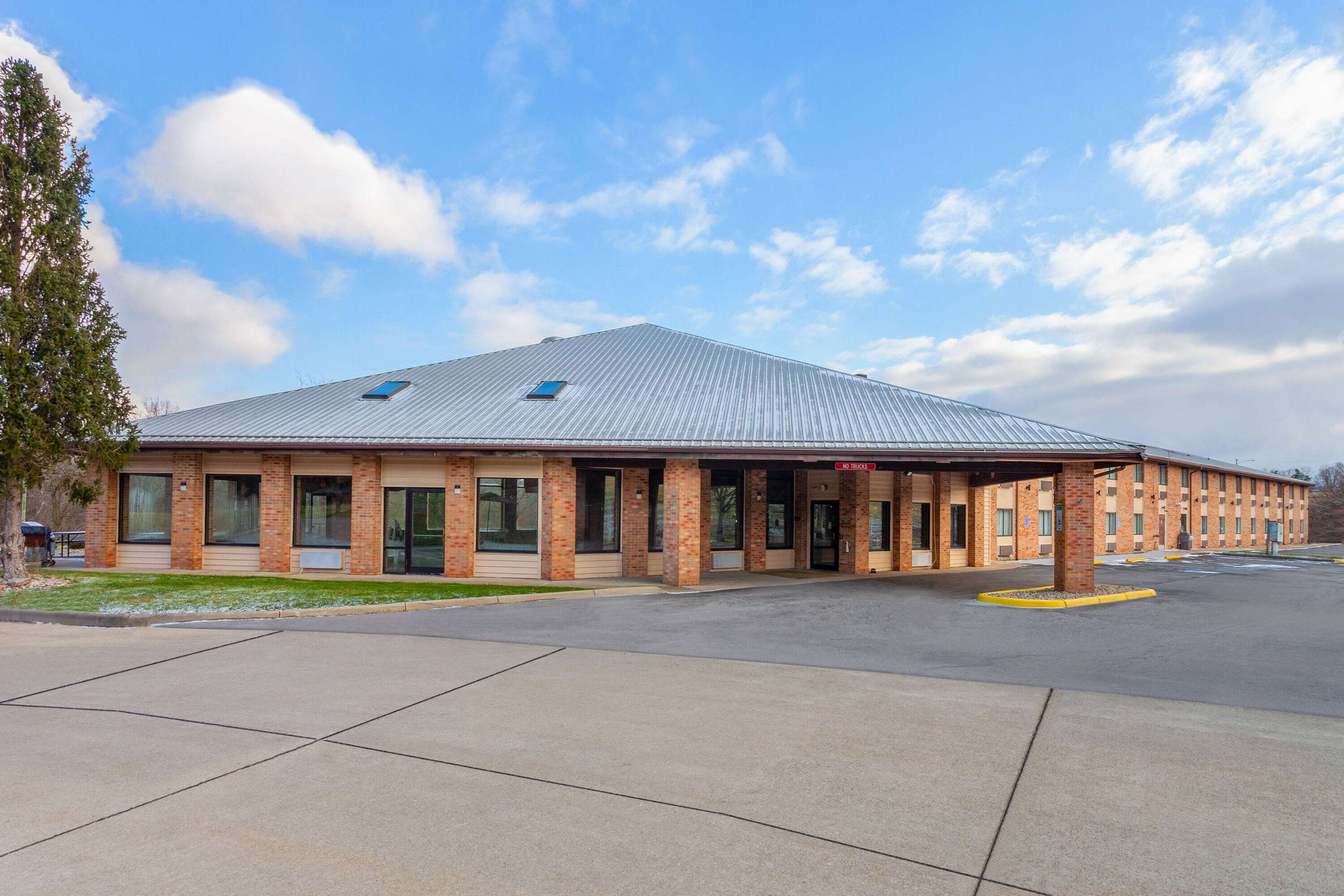 Exterior | Days Inn by Wyndham Wooster