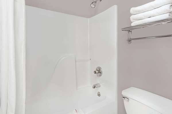  - Baymont Inn & Suites San Marcos - I-35, Exit 200