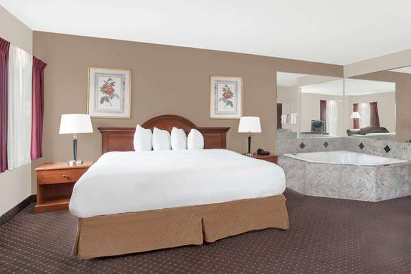 Suite - Baymont Inn & Suites San Marcos - I-35, Exit 200