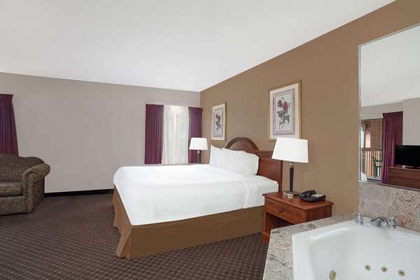 Suite - Baymont Inn & Suites San Marcos - I-35, Exit 200