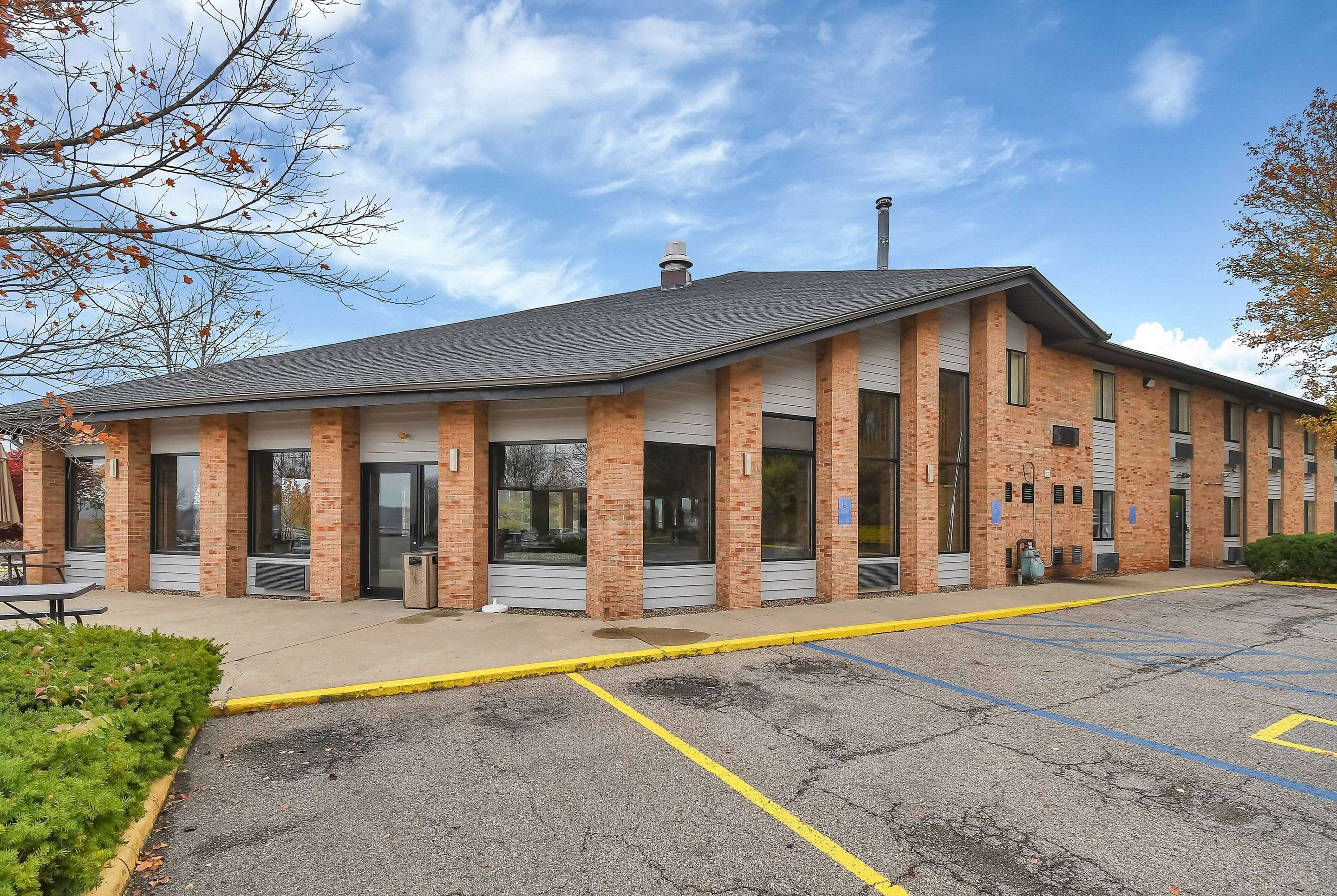 Exterior | Baymont by Wyndham Zanesville