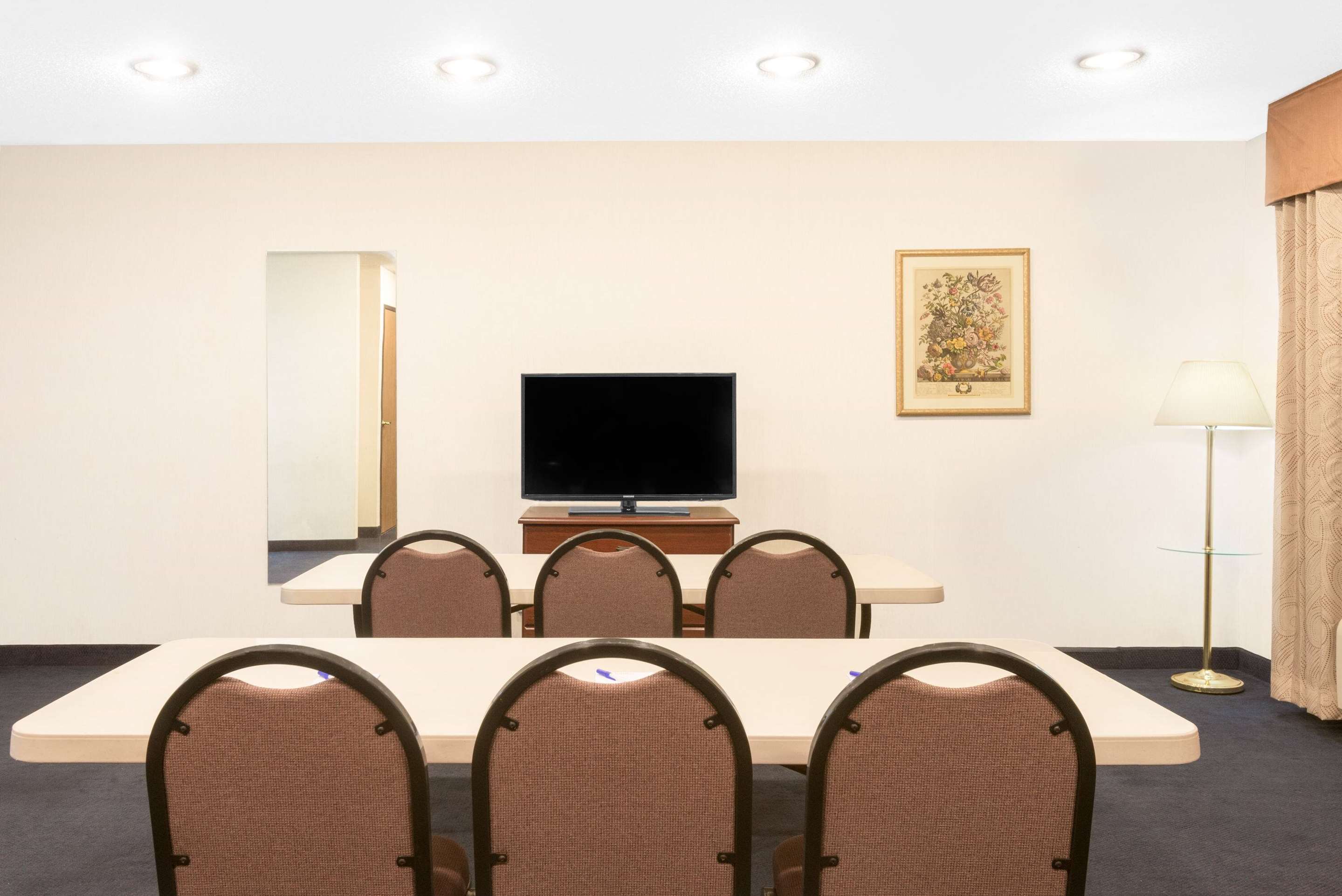 Meeting Room | Baymont by Wyndham Zanesville