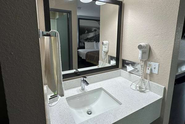  - Super 8 Hotel East Green Bay