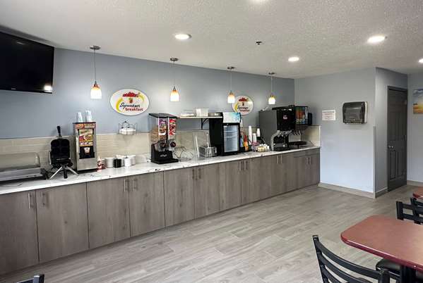  - Super 8 Hotel East Green Bay