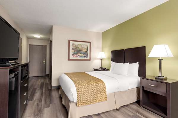  - Baymont Inn & Suites Monroe - I-75, Exit 11