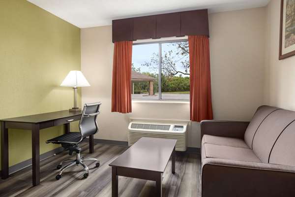  - Baymont Inn & Suites Monroe - I-75, Exit 11