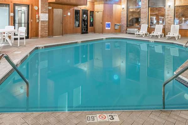 Pool - Baymont Inn & Suites Cambridge - I-70, Exit 178