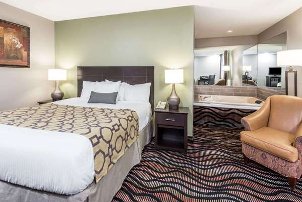 Suite - Baymont Inn & Suites Cambridge - I-70, Exit 178