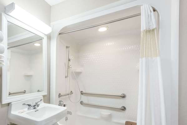  - Baymont Inn & Suites Cambridge - I-70, Exit 178