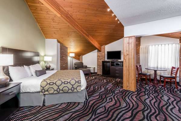 Suite - Baymont Inn & Suites Cambridge - I-70, Exit 178