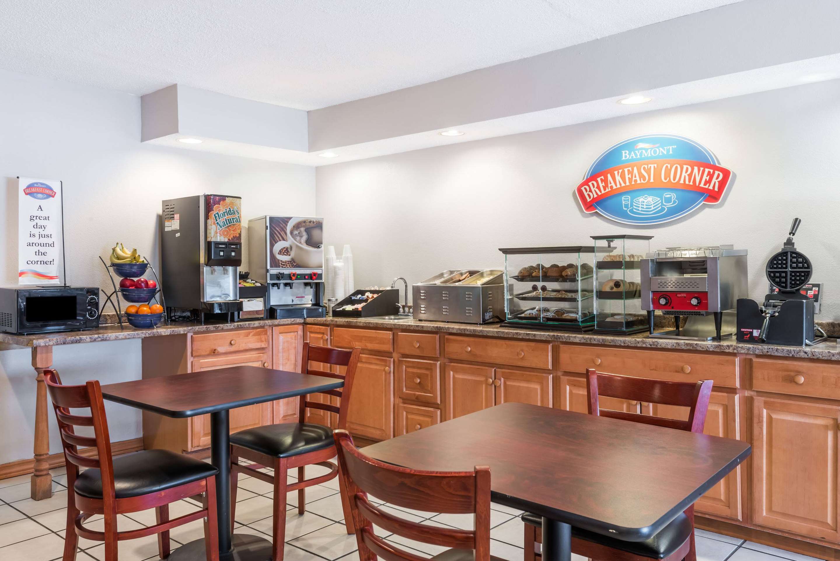 Breakfast Area | Baymont by Wyndham Cambridge
