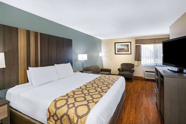  - Baymont Inn & Suites Tupelo - I-22, Exit 86