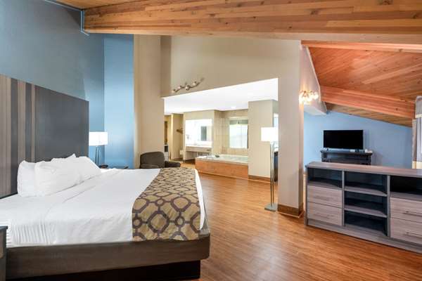  - Baymont Inn & Suites Tupelo - I-22, Exit 86