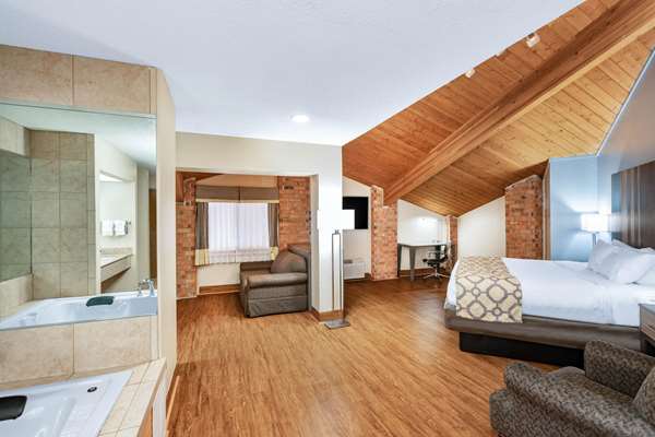 Suite - Baymont Inn & Suites Tupelo - I-22, Exit 86