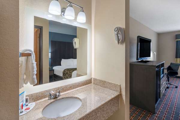  - Baymont Inn & Suites Tupelo - I-22, Exit 86