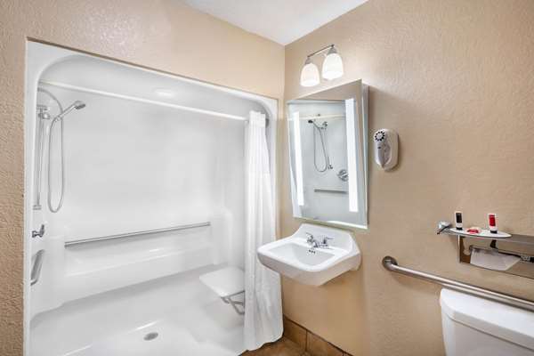  - Baymont Inn & Suites Tupelo - I-22, Exit 86