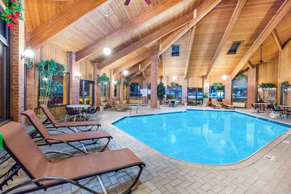 Pool - Baymont Inn & Suites Le Mars