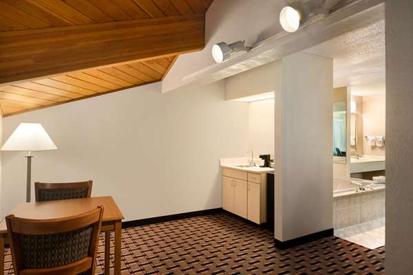 Suite - Baymont Inn & Suites Warrenton