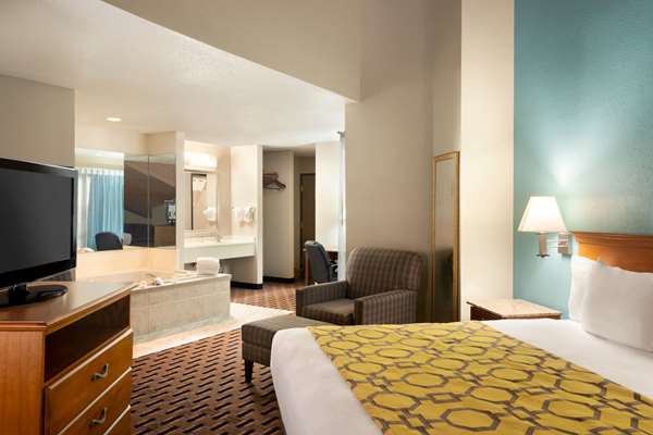 Suite - Baymont Inn & Suites Warrenton