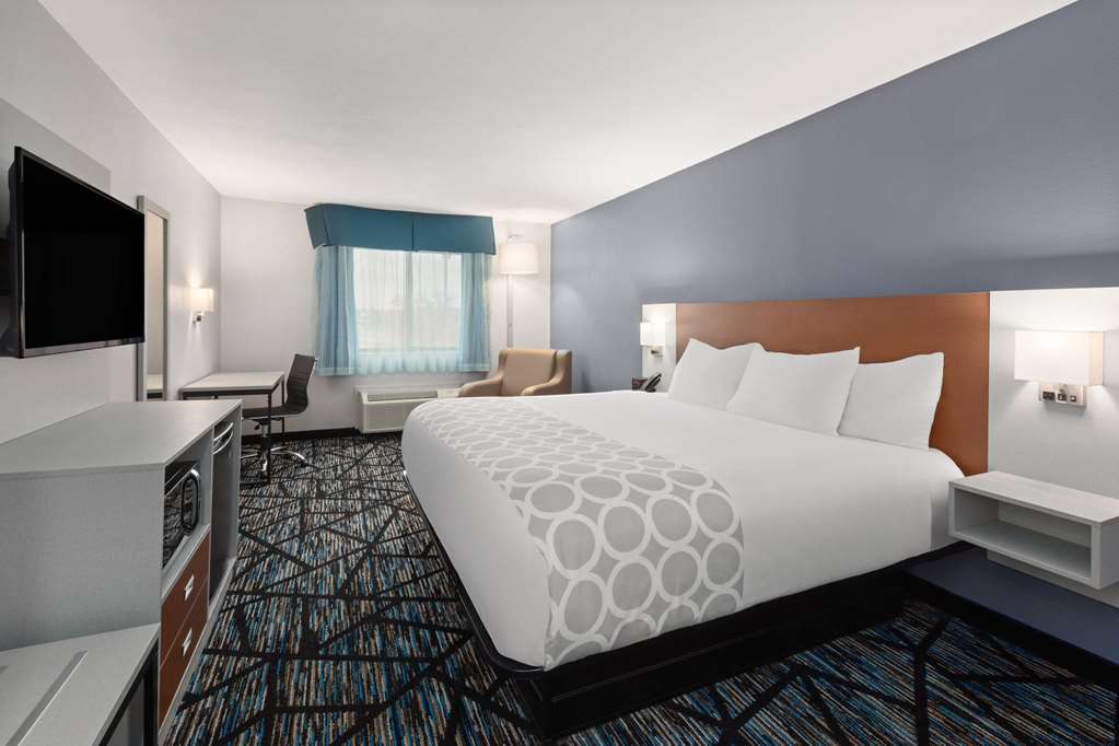 BAYMONT BY WYNDHAM WARRENTON-guestroom-Guest Room,On-Site.jpg