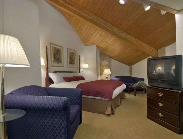 Suite - Baymont Inn & Suites Whitewater