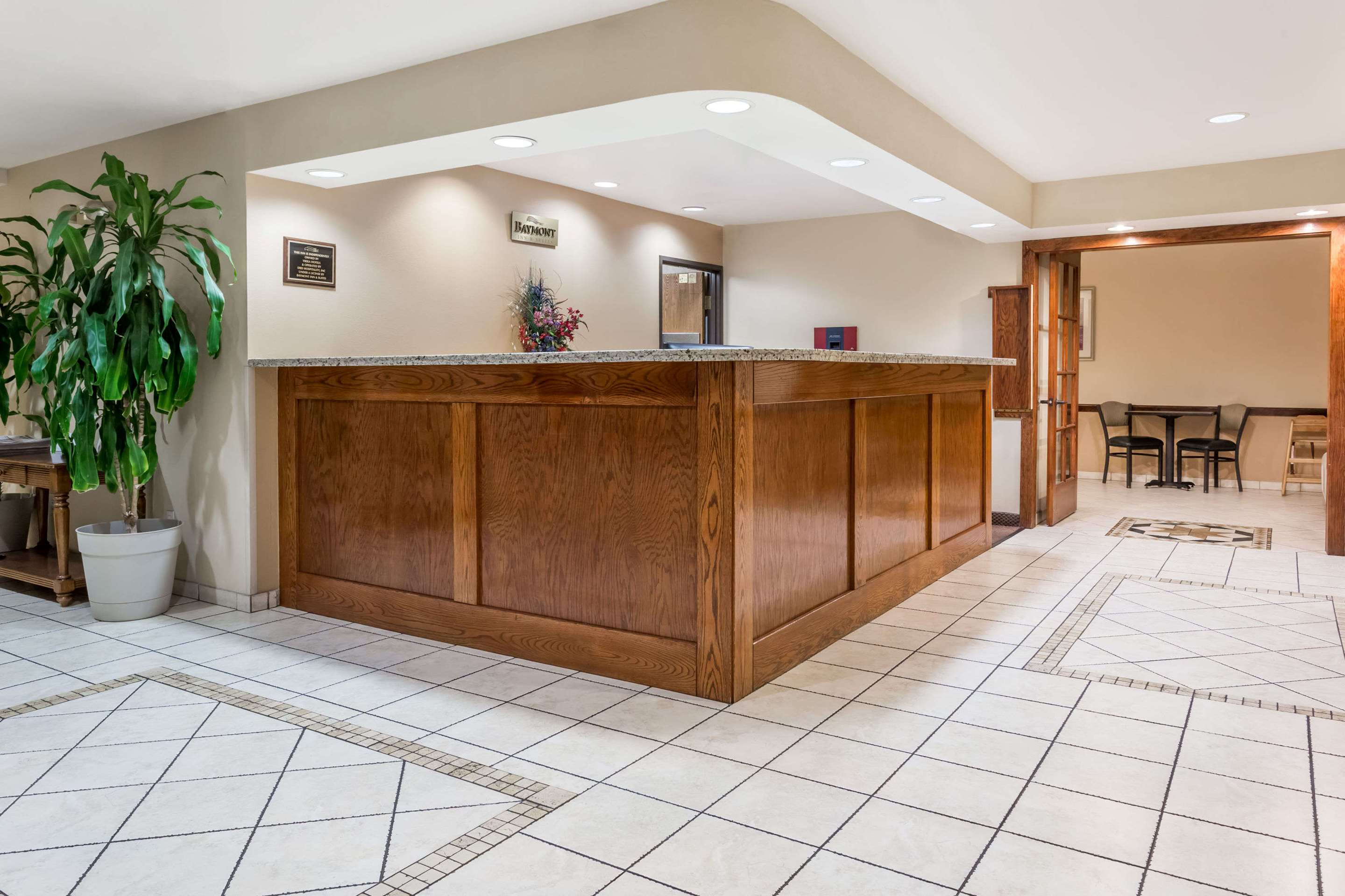 Lobby | Baymont by Wyndham Yreka