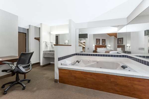 Suite - Baymont Inn & Suites Yreka - I-5, Exit 773