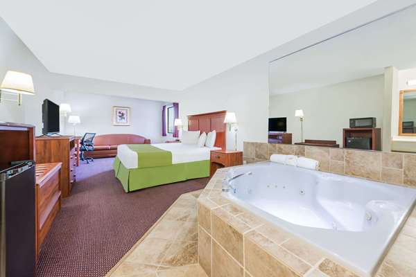  - Baymont Inn & Suites Enid