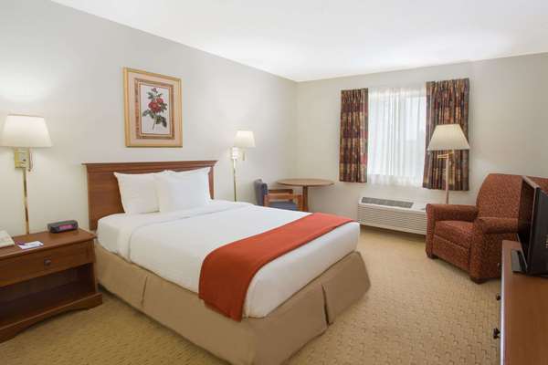  - Baymont Inn & Suites Freeport