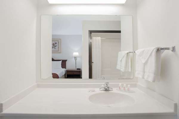  - Baymont Inn & Suites Freeport