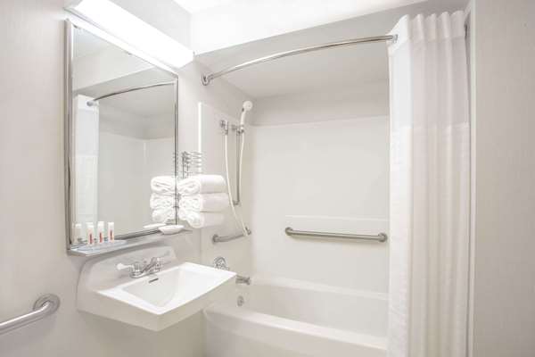  - Baymont Inn & Suites Freeport