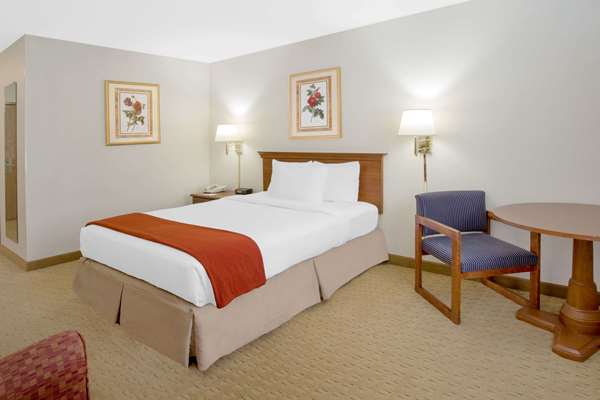  - Baymont Inn & Suites Freeport