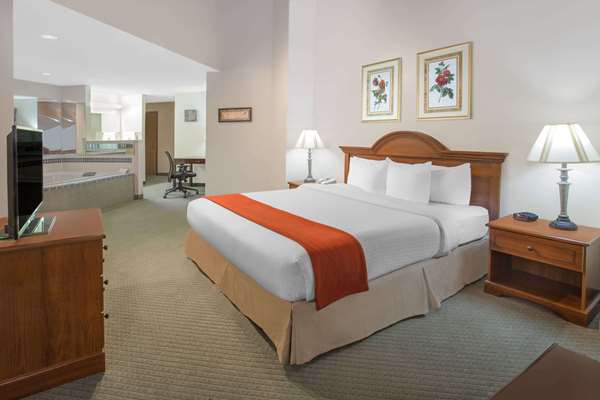  - Baymont Inn & Suites Freeport