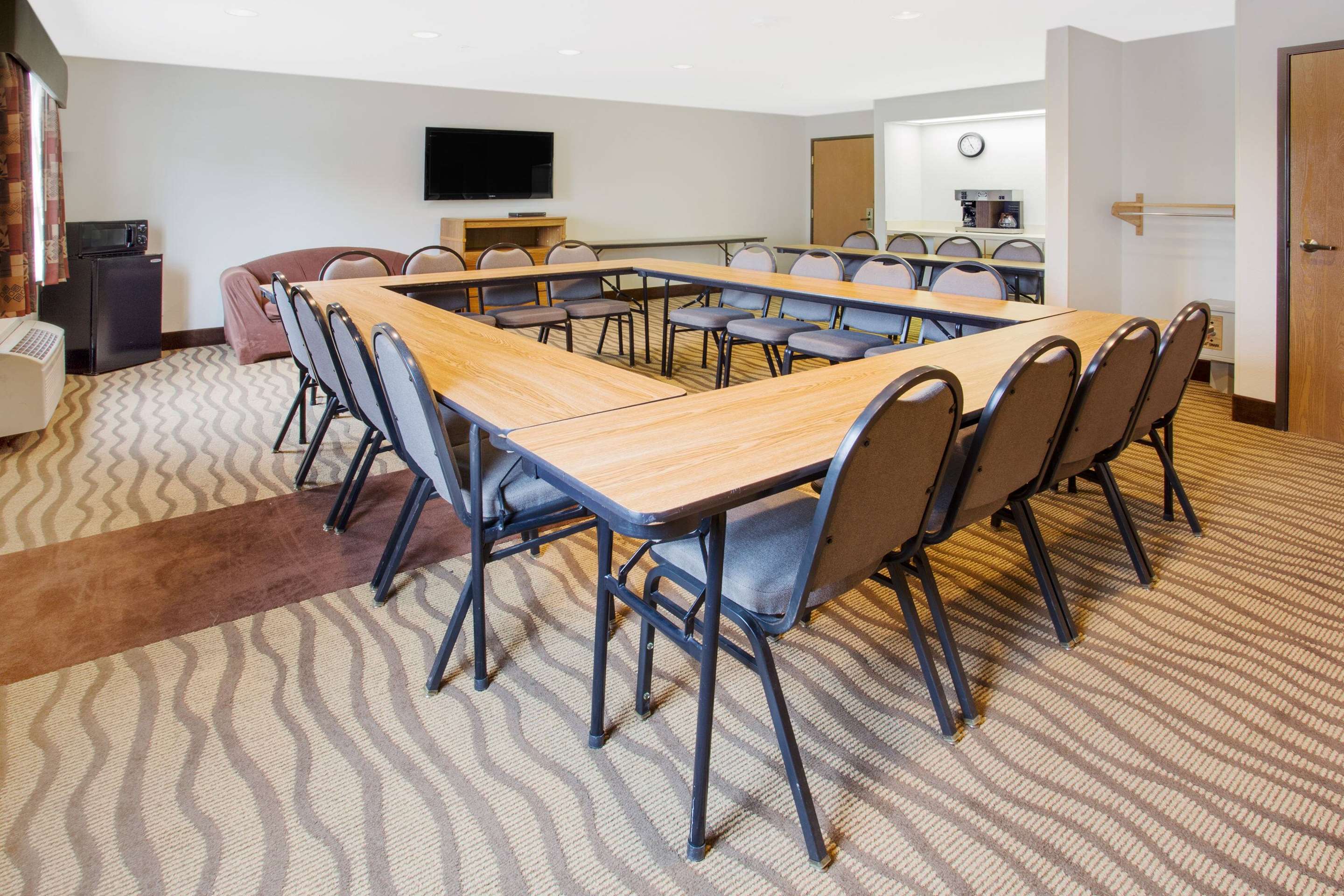 Meeting Room | Baymont by Wyndham Freeport