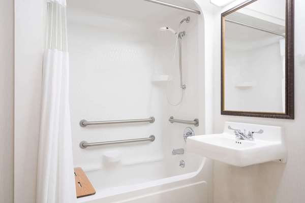  - Baymont Inn & Suites Marshfield