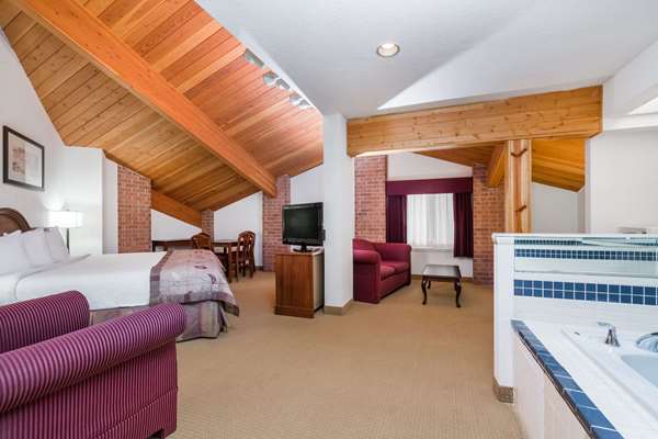 Suite - Baymont Inn & Suites Marshfield