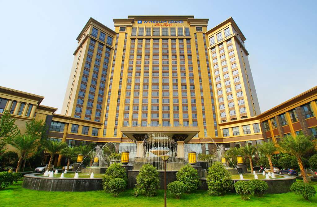 Wyndham Grand Plaza Royale Palace