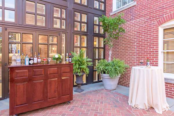 Bar - George Washington Wyndham Grand Hotel Winchester