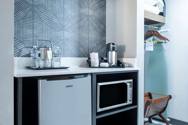  - Wyndham Hotel West Indianapolis - I-74 & I-465, Exit 11