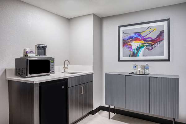 Suite - Wyndham Hotel West Indianapolis - I-74 & I-465, Exit 11